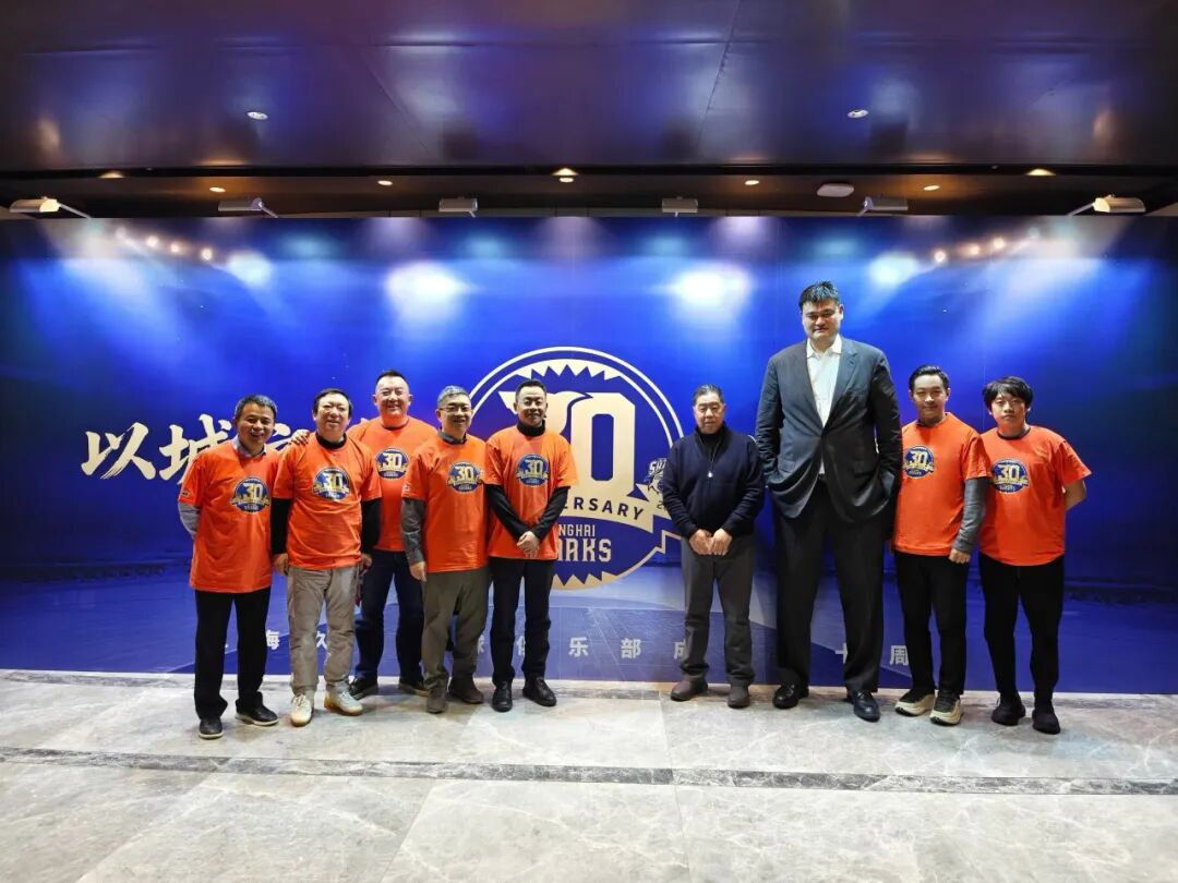 6686體育董事長陸浩先生作為嘉賓受邀出席上海久事籃球俱樂部成立三十周年紀念儀式